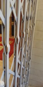 حفاظ آکاردئونی ۳ گل ۴ خم پرچ مخفی دوبل تسمه ۲.۵ سانت - تصویر 4