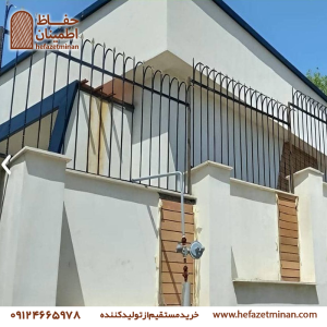 حفاظ روی دیوار دو طرف نیزه